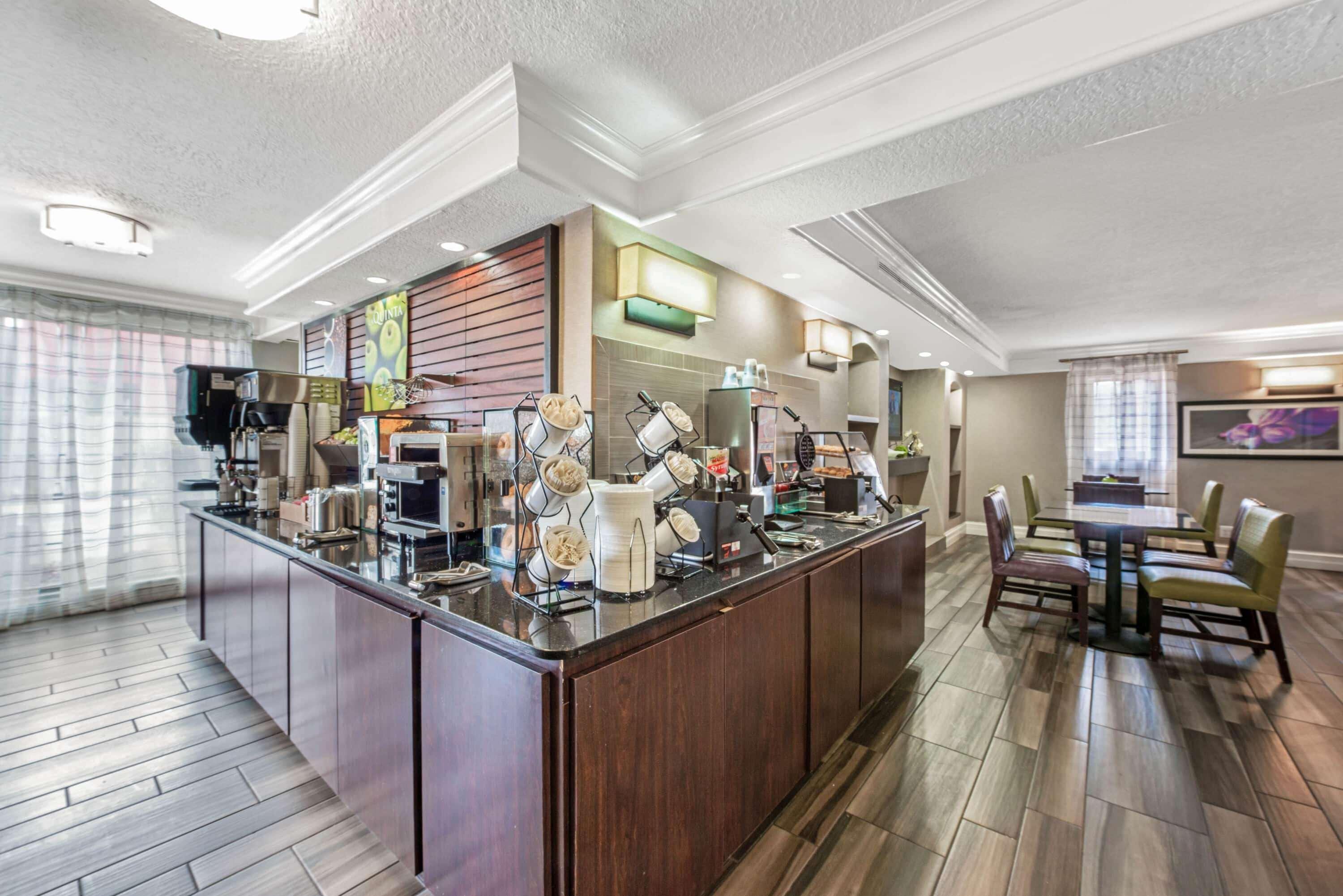 La Quinta Inn By Wyndham Miami Airport North Miami Springs Bagian luar foto
