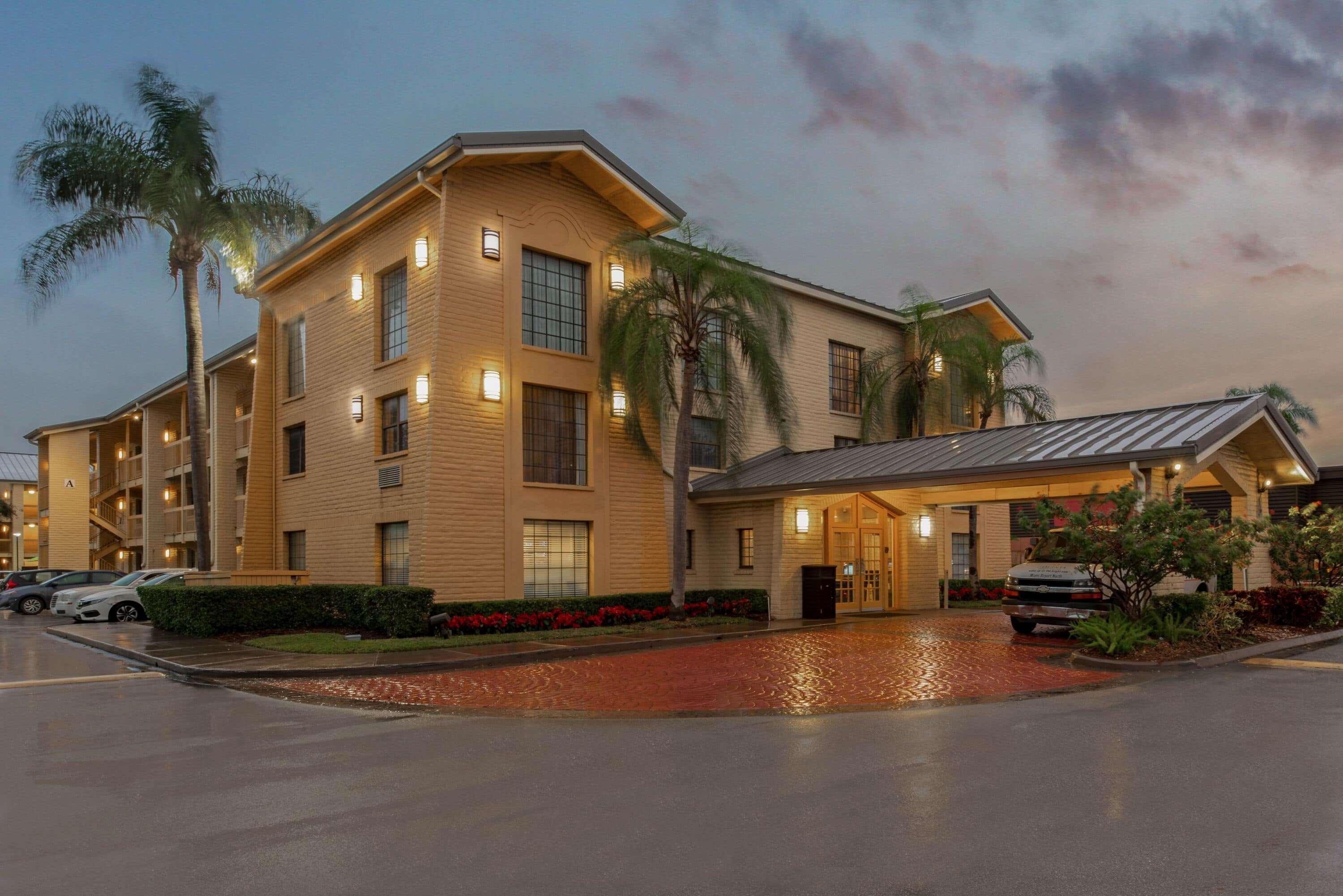 La Quinta Inn By Wyndham Miami Airport North Miami Springs Bagian luar foto