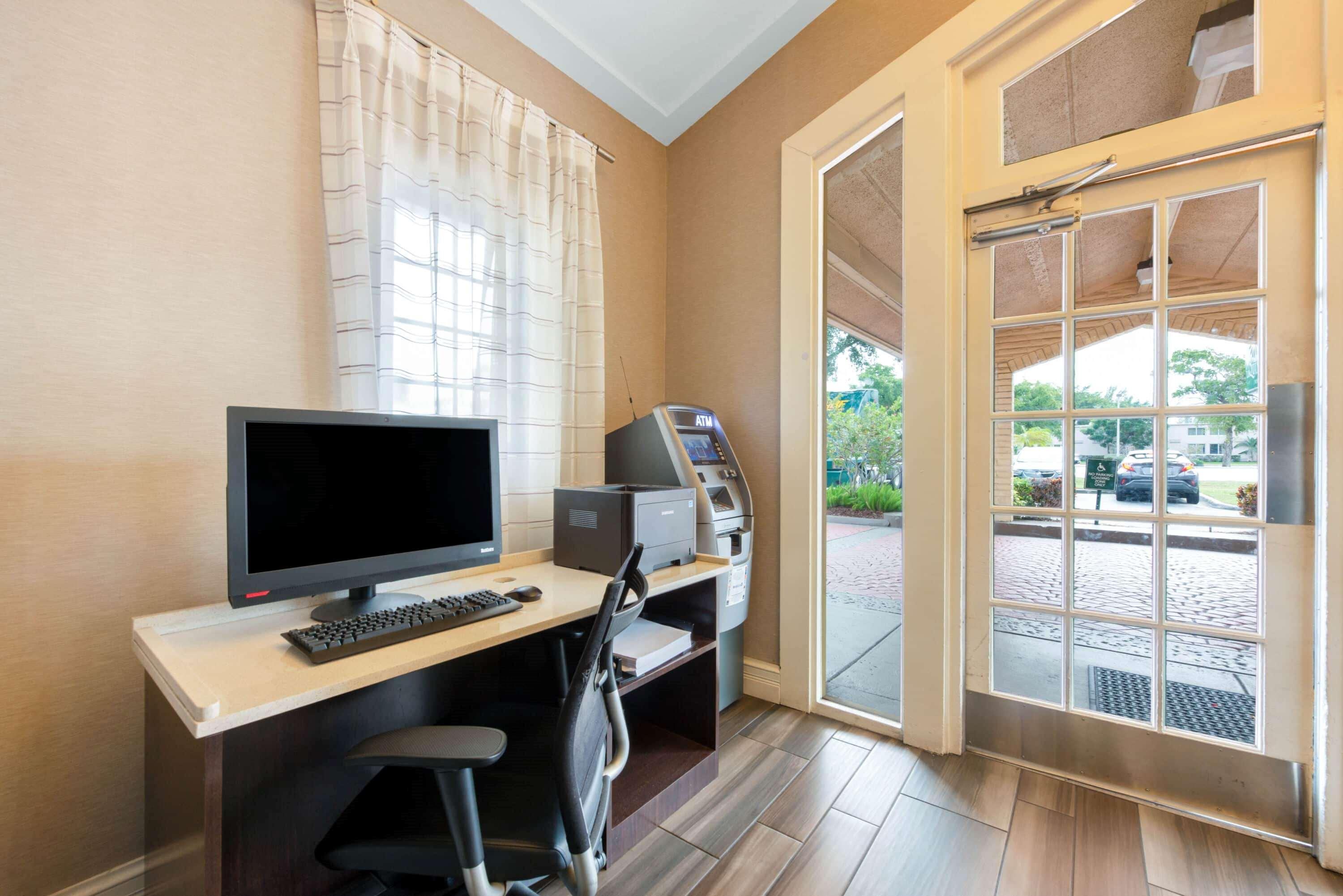 La Quinta Inn By Wyndham Miami Airport North Miami Springs Bagian luar foto