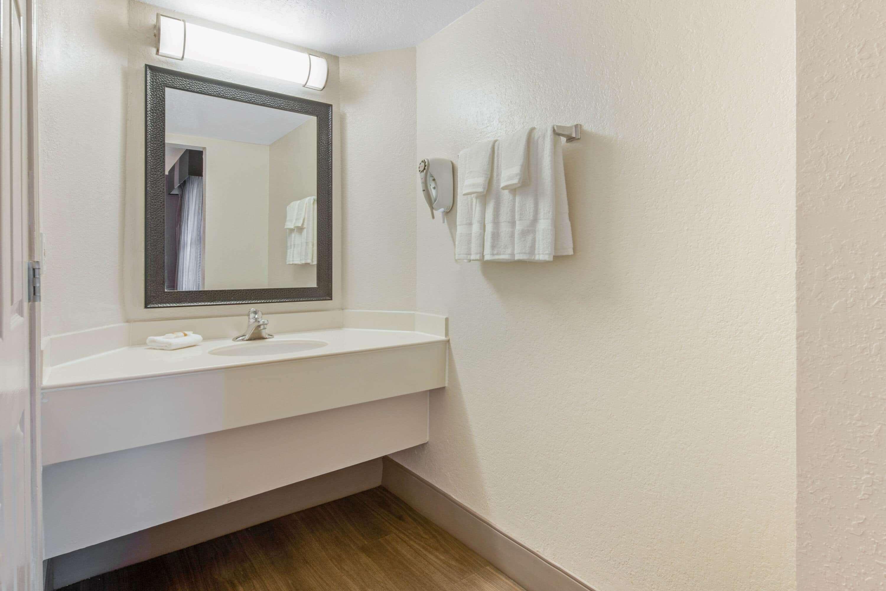 La Quinta Inn By Wyndham Miami Airport North Miami Springs Bagian luar foto