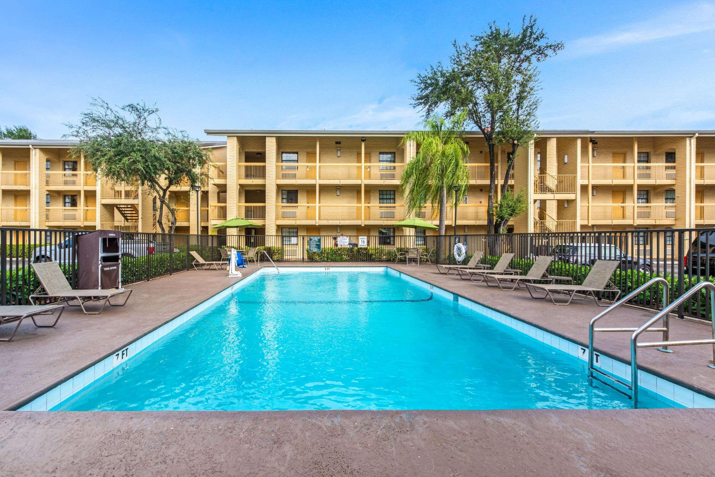 La Quinta Inn By Wyndham Miami Airport North Miami Springs Bagian luar foto
