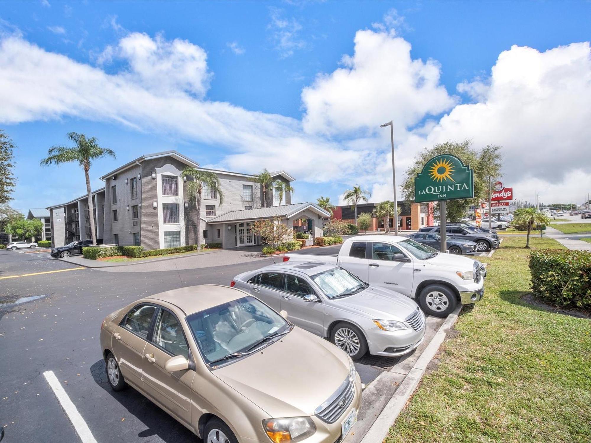 La Quinta Inn By Wyndham Miami Airport North Miami Springs Bagian luar foto