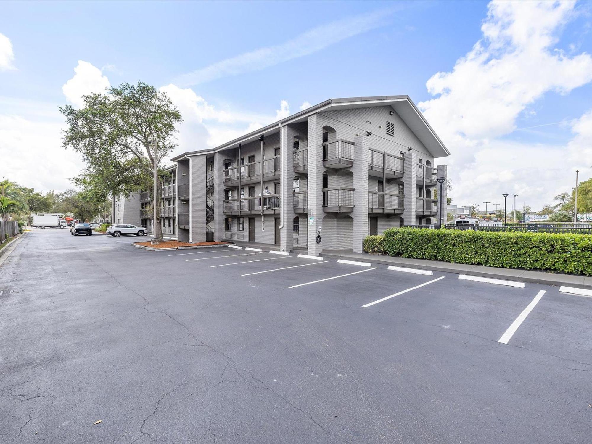 La Quinta Inn By Wyndham Miami Airport North Miami Springs Bagian luar foto