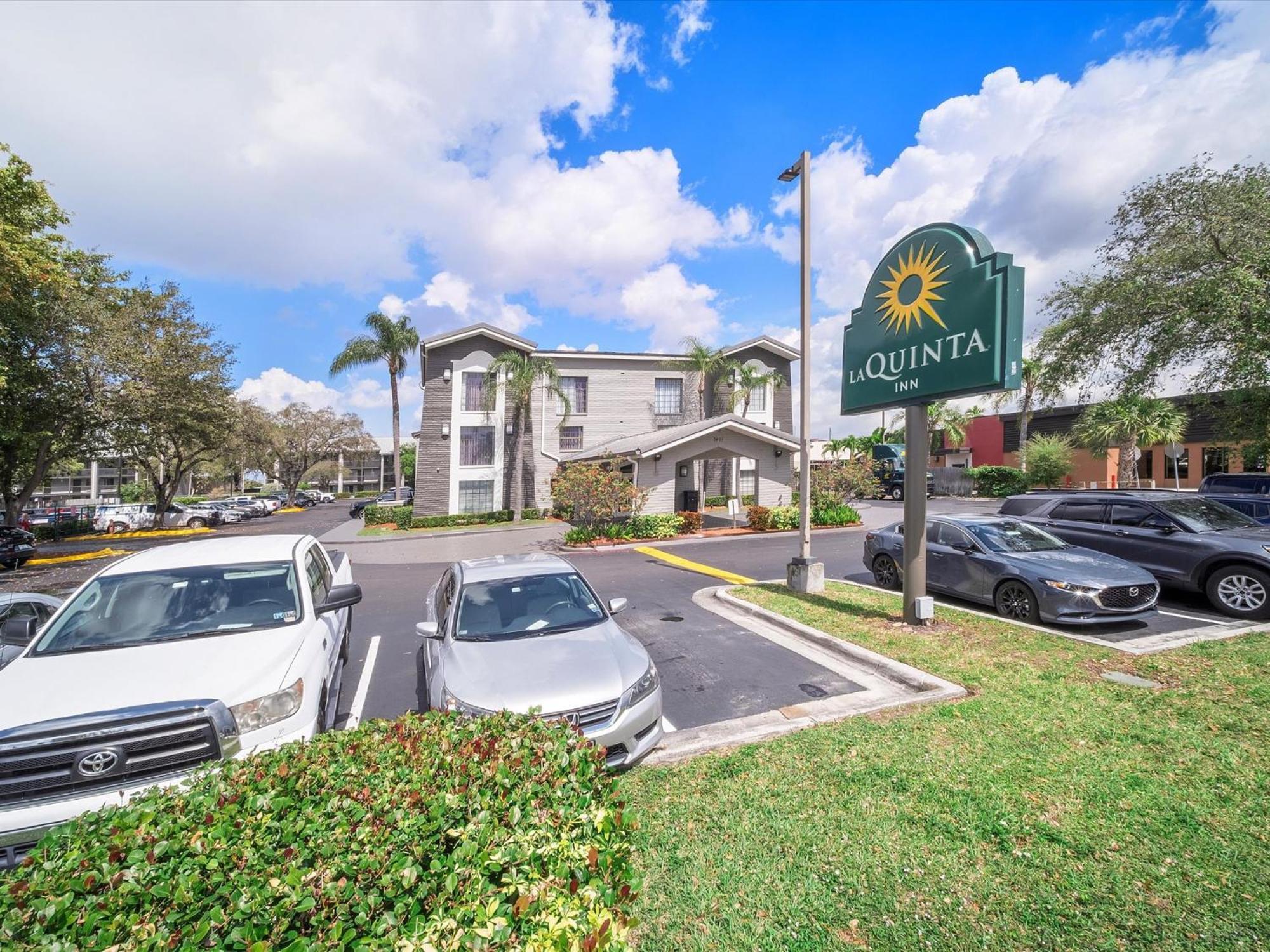 La Quinta Inn By Wyndham Miami Airport North Miami Springs Bagian luar foto