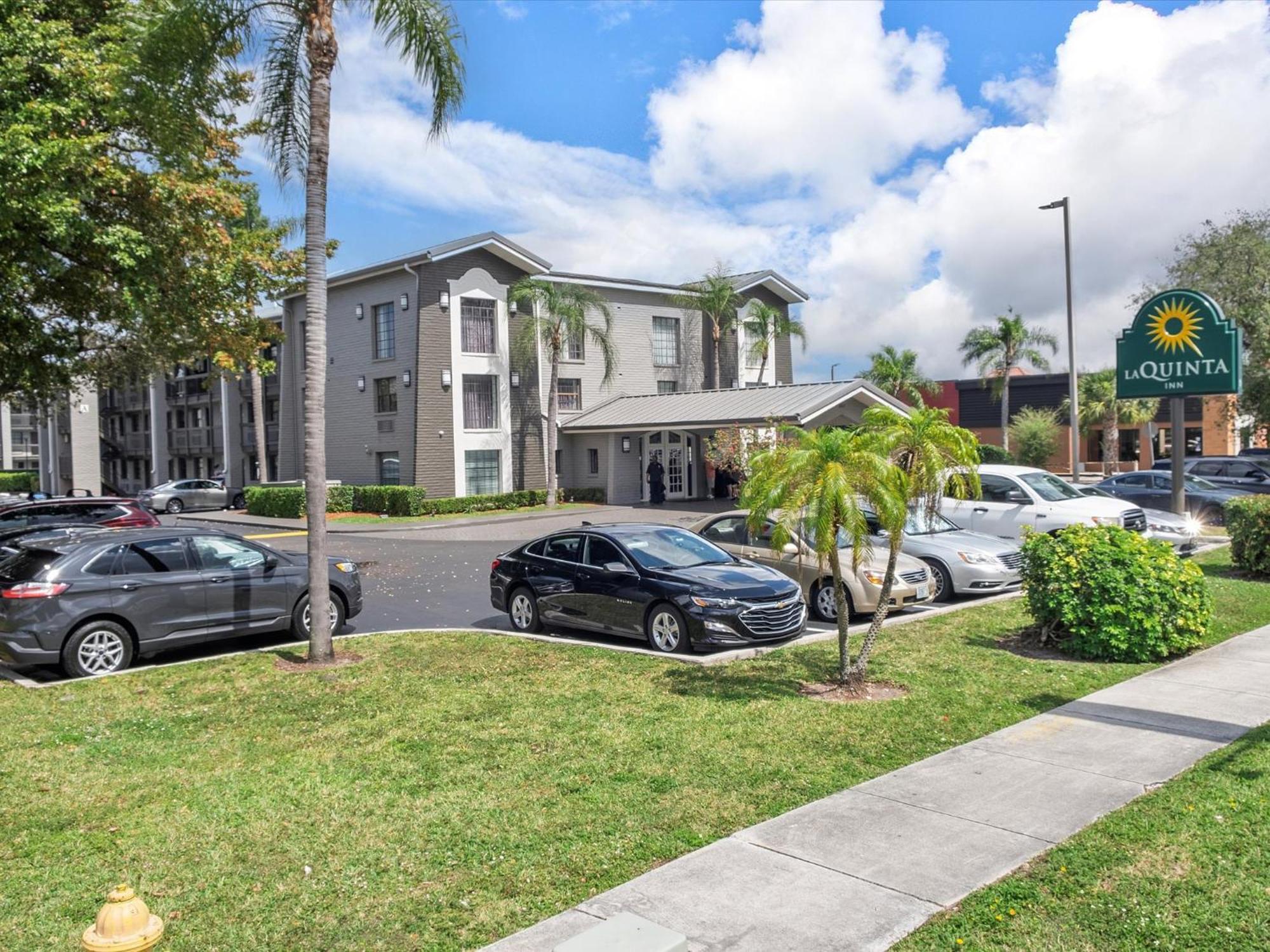 La Quinta Inn By Wyndham Miami Airport North Miami Springs Bagian luar foto