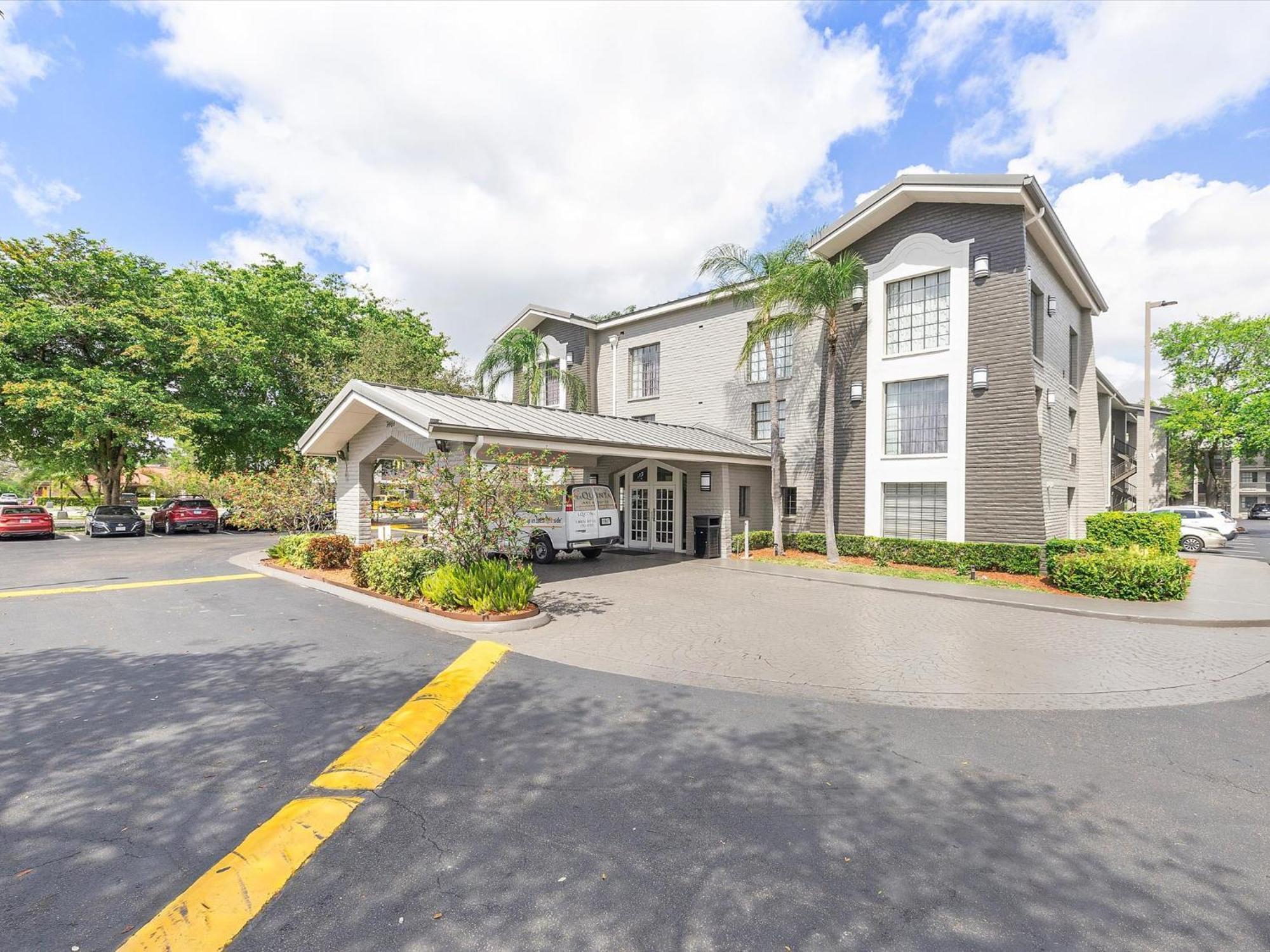 La Quinta Inn By Wyndham Miami Airport North Miami Springs Bagian luar foto