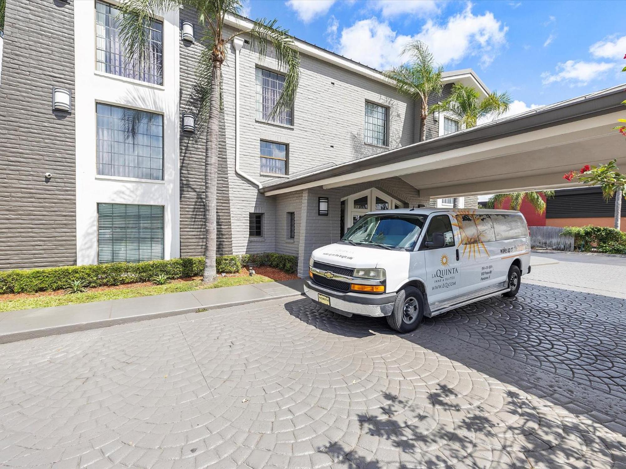La Quinta Inn By Wyndham Miami Airport North Miami Springs Bagian luar foto