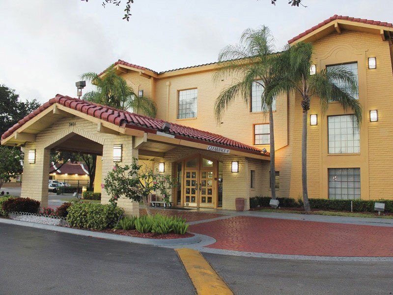 La Quinta Inn By Wyndham Miami Airport North Miami Springs Bagian luar foto
